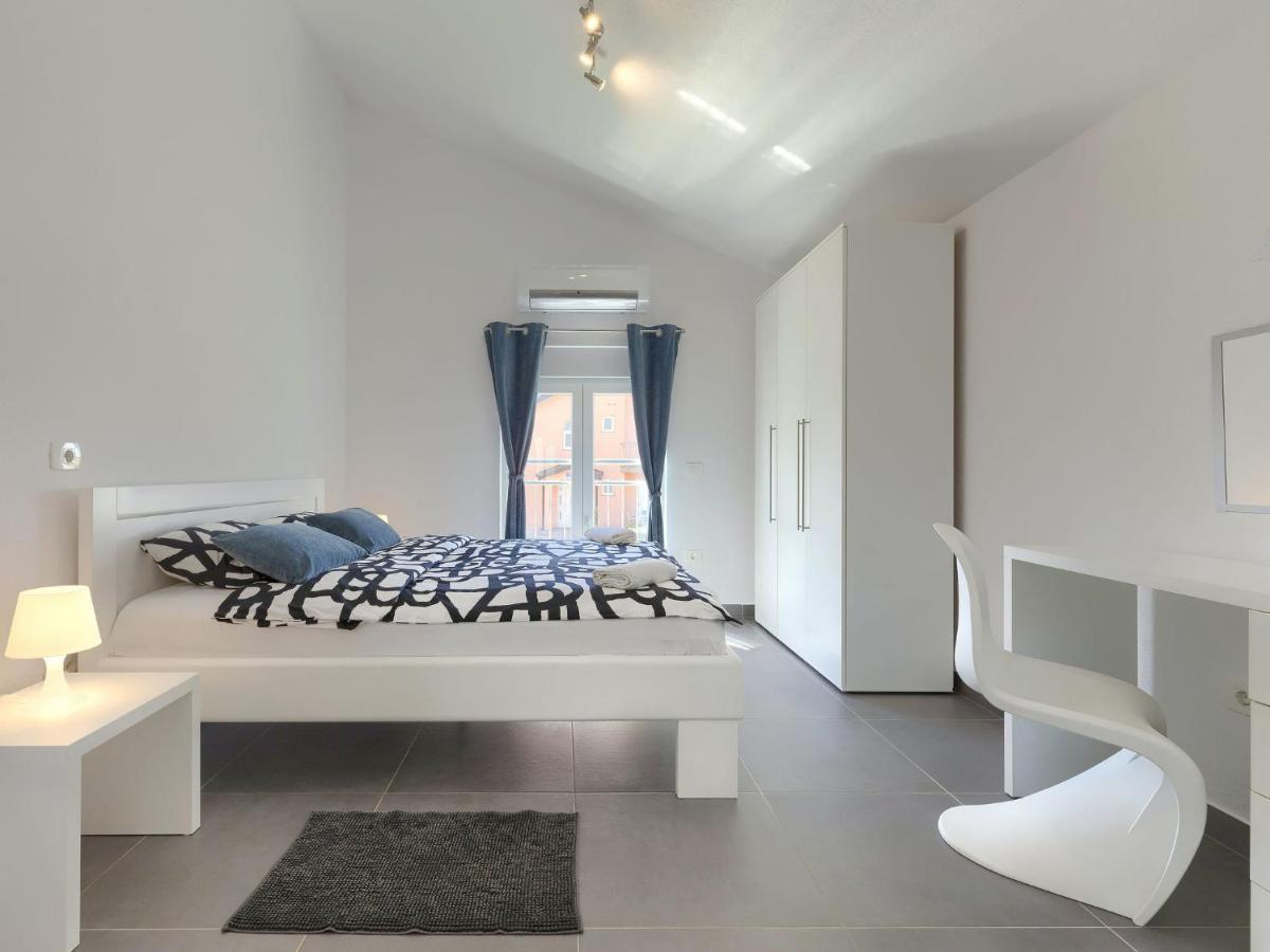 Holiday Home Villa Gocci By Interhome Kmeti Luaran gambar