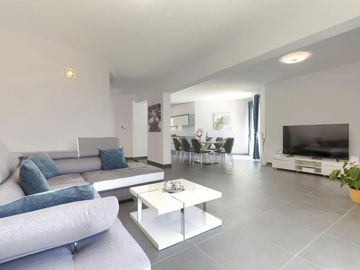 Holiday Home Villa Gocci By Interhome Kmeti Luaran gambar