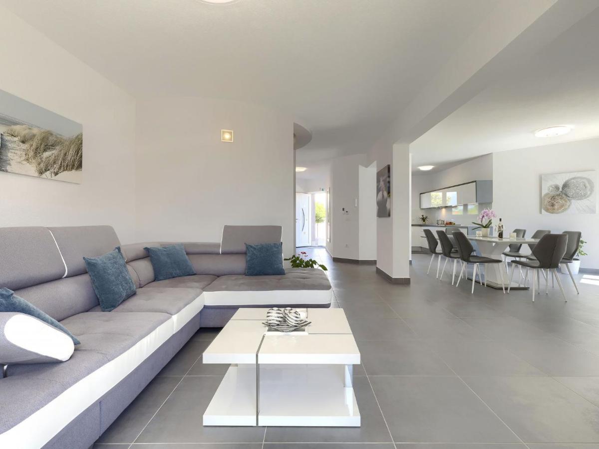 Holiday Home Villa Gocci By Interhome Kmeti Luaran gambar