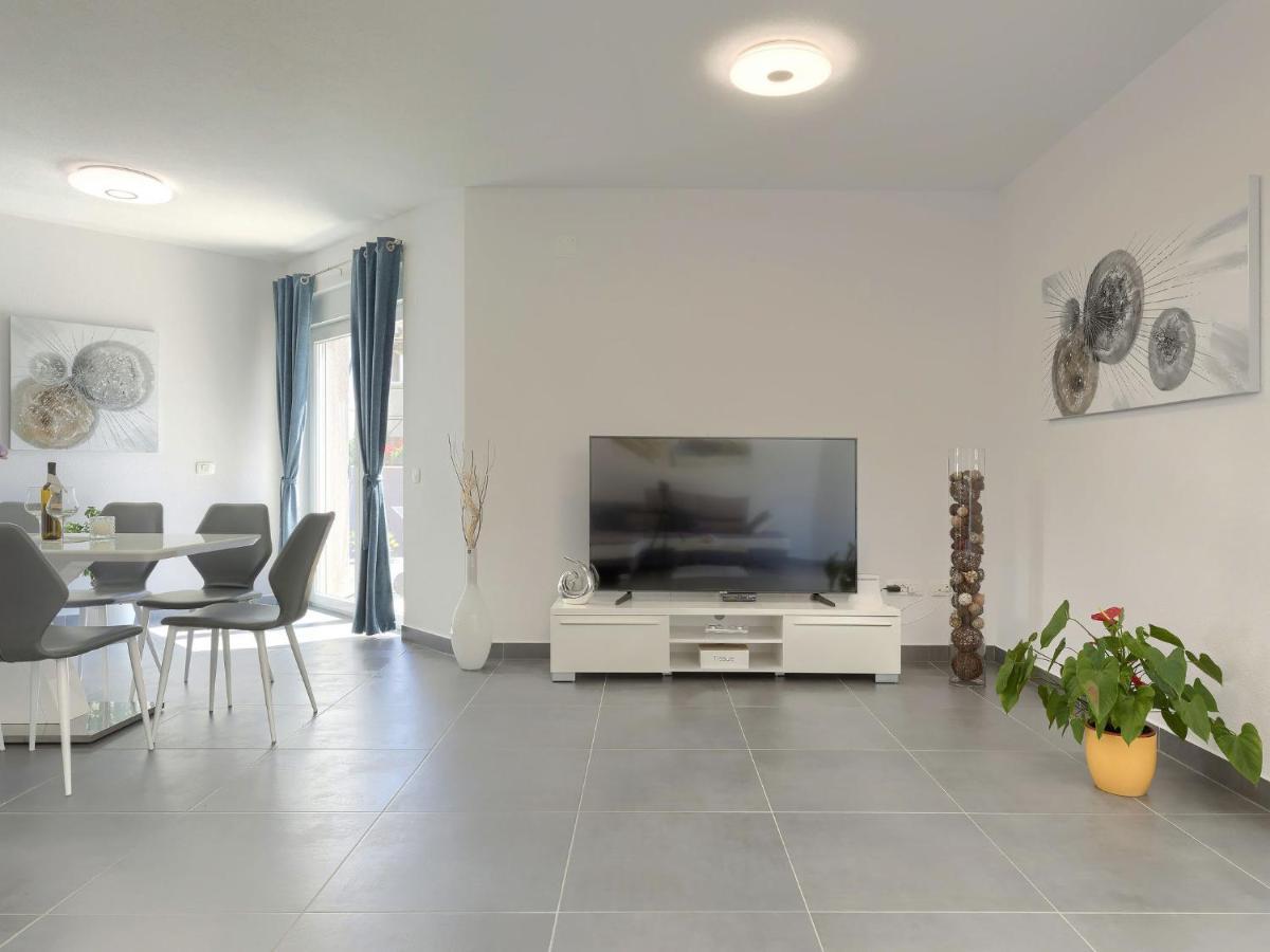 Holiday Home Villa Gocci By Interhome Kmeti Luaran gambar